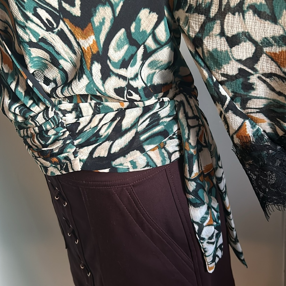 New Anthropologie Lace Trimmed Flutter Sleeve Abstract Chiffon Print Wrap Blouse - Picture 8 of 14